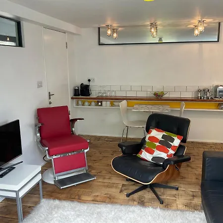 Apartment Ginger And Wood